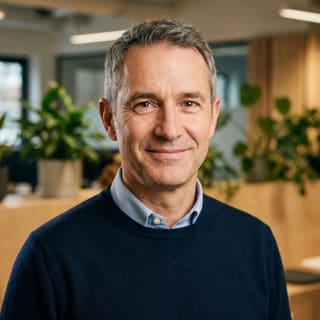 Profilbild von James Mitchell, bei Rank Eignmehrat als Chief Executive Officer gelistet